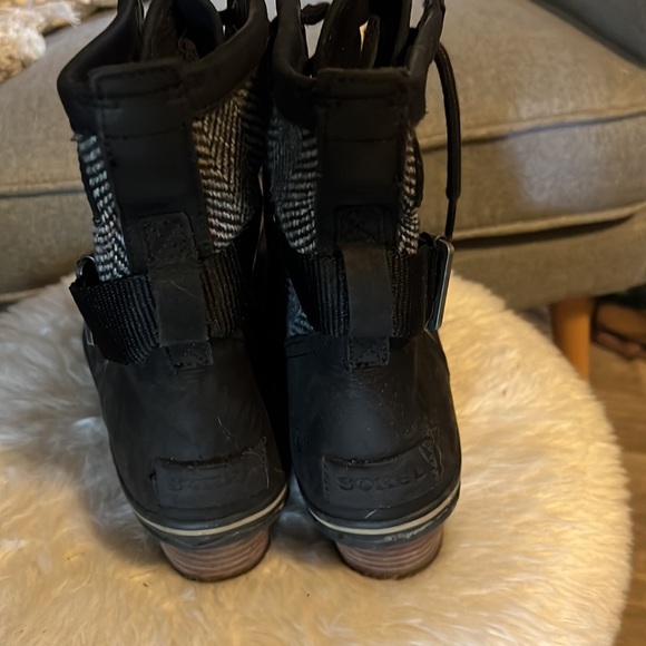 Sorel boots - Picture 4 of 7